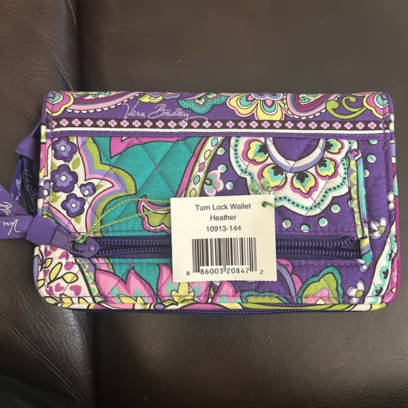 NWT - Vera Bradley Turn Lock Wallet (Retired). - Picture 8 of 10